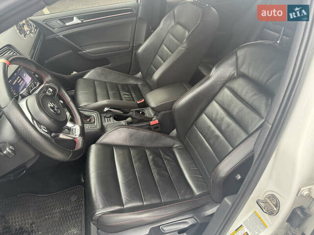 Белый Фольксваген Гольф ГТИ, объемом двигателя 1.98 л и пробегом 183 тыс. км за 13999 $, фото 16 на Automoto.ua