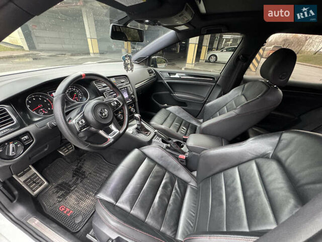 Белый Фольксваген Гольф ГТИ, объемом двигателя 1.98 л и пробегом 183 тыс. км за 13999 $, фото 18 на Automoto.ua