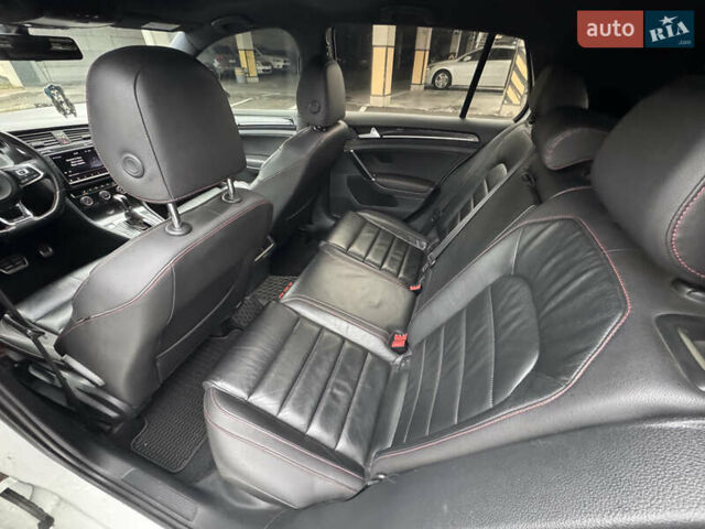 Белый Фольксваген Гольф ГТИ, объемом двигателя 1.98 л и пробегом 183 тыс. км за 13999 $, фото 32 на Automoto.ua