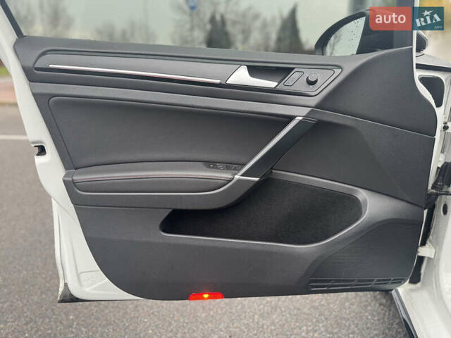 Белый Фольксваген Гольф ГТИ, объемом двигателя 1.98 л и пробегом 183 тыс. км за 13999 $, фото 13 на Automoto.ua