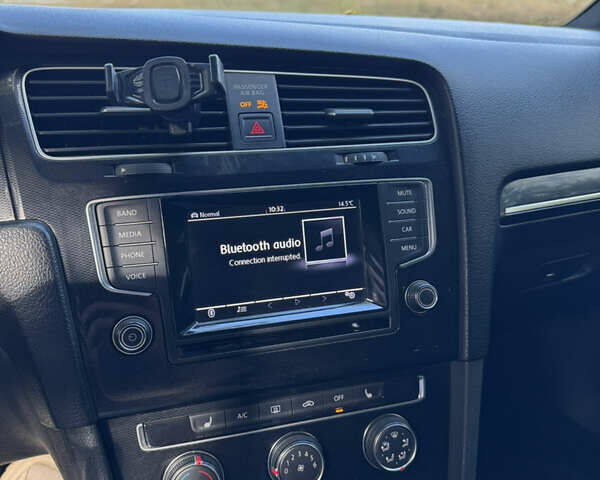 Белый Фольксваген Гольф ГТИ, объемом двигателя 1.98 л и пробегом 136 тыс. км за 14000 $, фото 6 на Automoto.ua