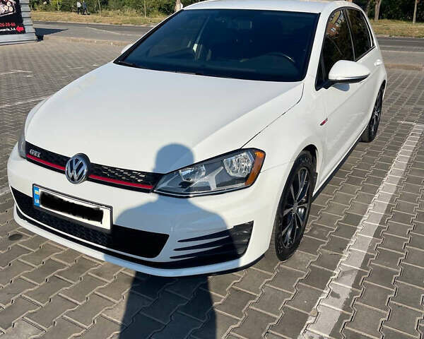 Белый Фольксваген Гольф ГТИ, объемом двигателя 1.98 л и пробегом 75 тыс. км за 15000 $, фото 1 на Automoto.ua