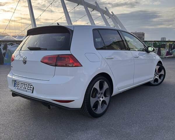 Білий Фольксваген Гольф ГТІ, об'ємом двигуна 1.98 л та пробігом 105 тис. км за 15000 $, фото 3 на Automoto.ua