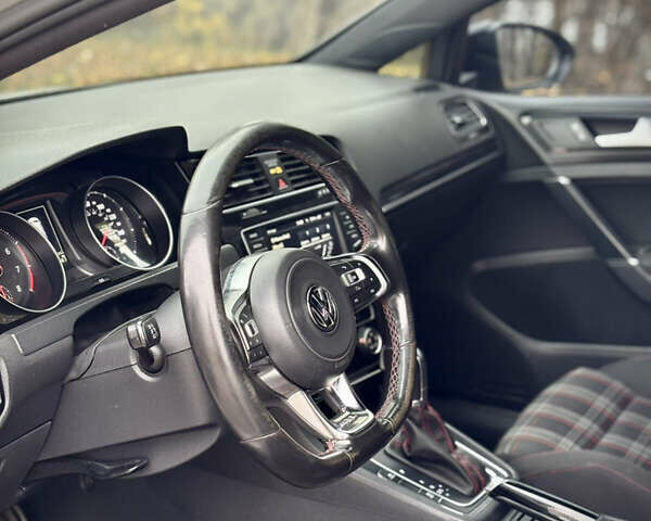 Белый Фольксваген Гольф ГТИ, объемом двигателя 2 л и пробегом 175 тыс. км за 13999 $, фото 6 на Automoto.ua