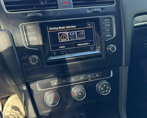 Белый Фольксваген Гольф ГТИ, объемом двигателя 1.98 л и пробегом 136 тыс. км за 14000 $, фото 7 на Automoto.ua