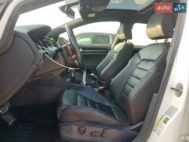 Белый Фольксваген Гольф ГТИ, объемом двигателя 1.98 л и пробегом 87 тыс. км за 2800 $, фото 6 на Automoto.ua