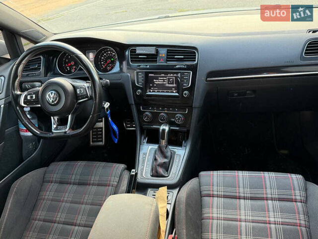 Белый Фольксваген Гольф ГТИ, объемом двигателя 1.98 л и пробегом 186 тыс. км за 13000 $, фото 7 на Automoto.ua