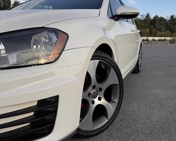 Білий Фольксваген Гольф ГТІ, об'ємом двигуна 1.98 л та пробігом 105 тис. км за 15000 $, фото 2 на Automoto.ua