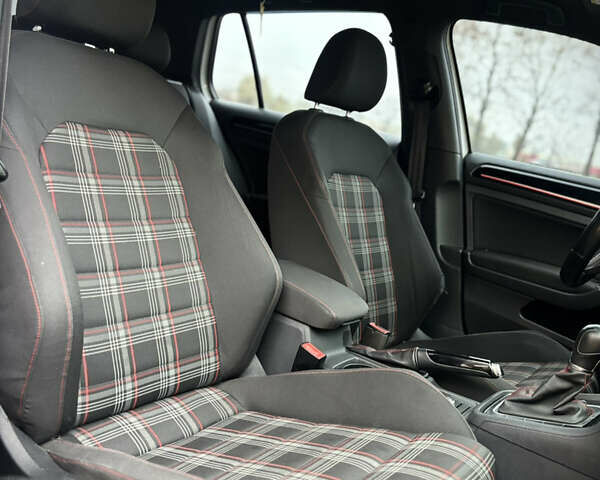 Белый Фольксваген Гольф ГТИ, объемом двигателя 2 л и пробегом 175 тыс. км за 13999 $, фото 7 на Automoto.ua