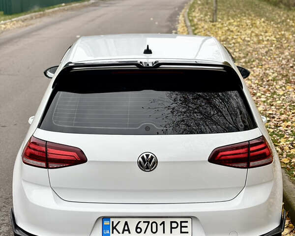Белый Фольксваген Гольф ГТИ, объемом двигателя 2 л и пробегом 175 тыс. км за 13999 $, фото 4 на Automoto.ua