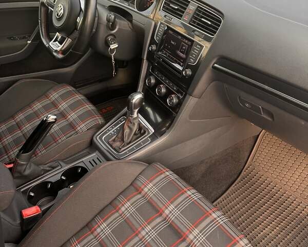 Білий Фольксваген Гольф ГТІ, об'ємом двигуна 1.98 л та пробігом 105 тис. км за 15000 $, фото 16 на Automoto.ua