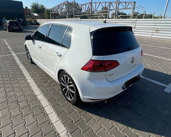 Белый Фольксваген Гольф ГТИ, объемом двигателя 1.98 л и пробегом 75 тыс. км за 15000 $, фото 3 на Automoto.ua