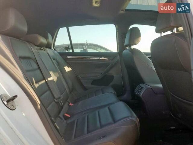 Белый Фольксваген Гольф ГТИ, объемом двигателя 1.98 л и пробегом 87 тыс. км за 2800 $, фото 9 на Automoto.ua