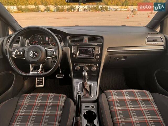 Білий Фольксваген Гольф ГТІ, об'ємом двигуна 1.98 л та пробігом 105 тис. км за 15000 $, фото 15 на Automoto.ua
