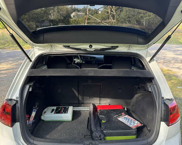 Белый Фольксваген Гольф ГТИ, объемом двигателя 1.98 л и пробегом 136 тыс. км за 14000 $, фото 9 на Automoto.ua