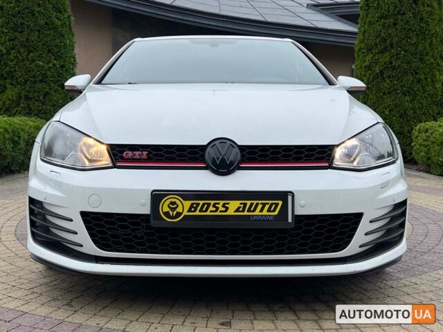 Белый Фольксваген Гольф ГТИ, объемом двигателя 2 л и пробегом 65 тыс. км за 14600 $, фото 1 на Automoto.ua