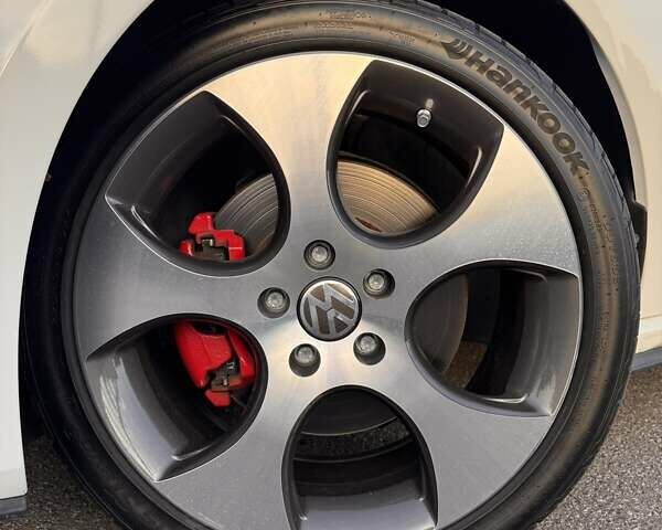 Білий Фольксваген Гольф ГТІ, об'ємом двигуна 1.98 л та пробігом 105 тис. км за 15000 $, фото 10 на Automoto.ua