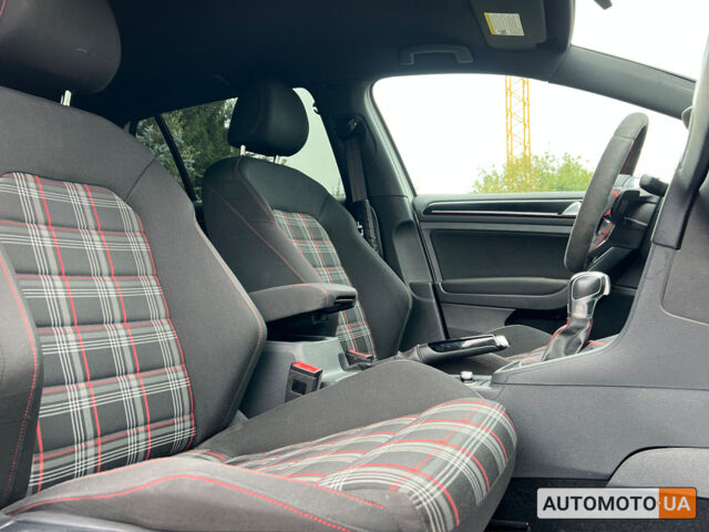 Белый Фольксваген Гольф ГТИ, объемом двигателя 2 л и пробегом 65 тыс. км за 14600 $, фото 8 на Automoto.ua