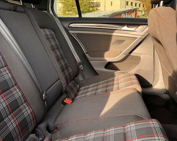 Білий Фольксваген Гольф ГТІ, об'ємом двигуна 1.98 л та пробігом 105 тис. км за 15000 $, фото 18 на Automoto.ua