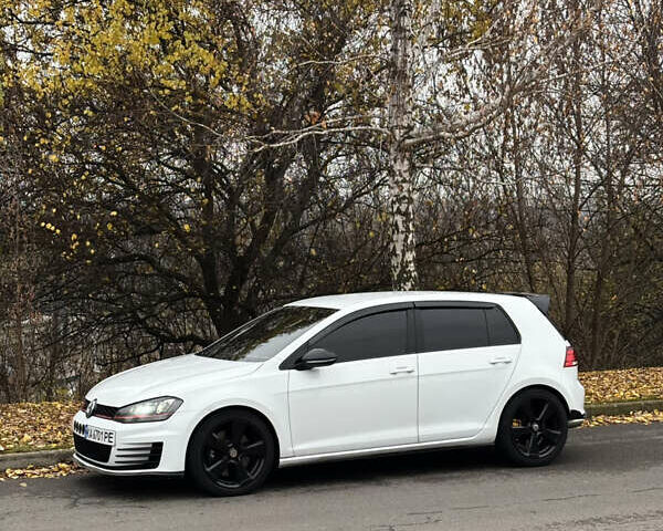 Белый Фольксваген Гольф ГТИ, объемом двигателя 2 л и пробегом 175 тыс. км за 13999 $, фото 5 на Automoto.ua