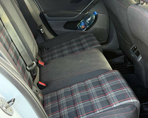 Белый Фольксваген Гольф ГТИ, объемом двигателя 1.98 л и пробегом 186 тыс. км за 13000 $, фото 6 на Automoto.ua