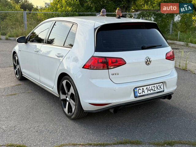 Белый Фольксваген Гольф ГТИ, объемом двигателя 1.98 л и пробегом 186 тыс. км за 13000 $, фото 5 на Automoto.ua