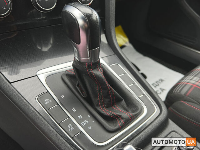 Белый Фольксваген Гольф ГТИ, объемом двигателя 2 л и пробегом 65 тыс. км за 14600 $, фото 13 на Automoto.ua