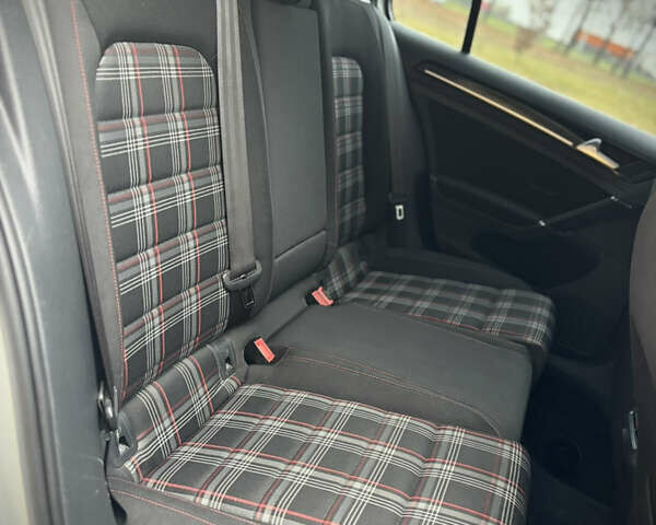 Белый Фольксваген Гольф ГТИ, объемом двигателя 2 л и пробегом 175 тыс. км за 13999 $, фото 8 на Automoto.ua