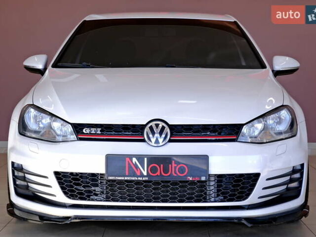Белый Фольксваген Гольф ГТИ, объемом двигателя 2 л и пробегом 194 тыс. км за 11900 $, фото 1 на Automoto.ua