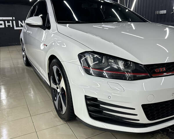 Белый Фольксваген Гольф ГТИ, объемом двигателя 1.98 л и пробегом 140 тыс. км за 15000 $, фото 5 на Automoto.ua