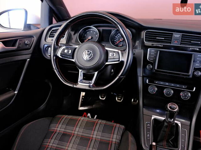 Белый Фольксваген Гольф ГТИ, объемом двигателя 2 л и пробегом 194 тыс. км за 11900 $, фото 39 на Automoto.ua