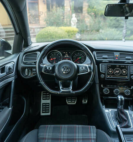 Белый Фольксваген Гольф ГТИ, объемом двигателя 1.98 л и пробегом 82 тыс. км за 14800 $, фото 44 на Automoto.ua