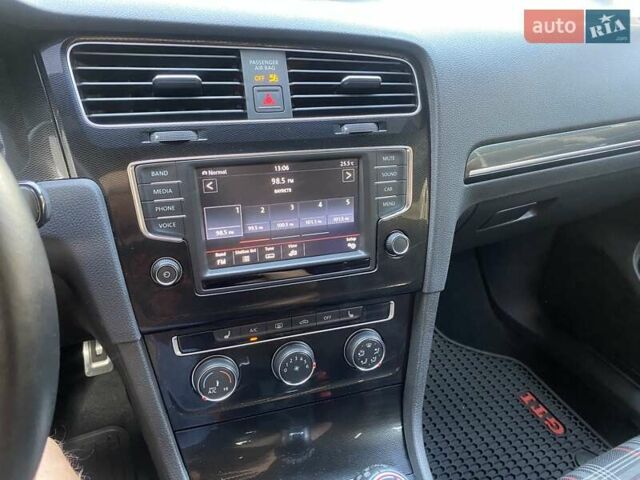 Белый Фольксваген Гольф ГТИ, объемом двигателя 1.98 л и пробегом 86 тыс. км за 15600 $, фото 25 на Automoto.ua