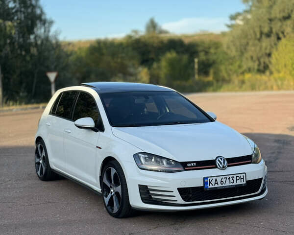 Белый Фольксваген Гольф ГТИ, объемом двигателя 2 л и пробегом 171 тыс. км за 13500 $, фото 1 на Automoto.ua