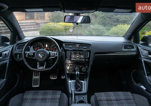 Белый Фольксваген Гольф ГТИ, объемом двигателя 1.98 л и пробегом 82 тыс. км за 14800 $, фото 40 на Automoto.ua