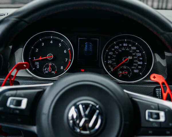 Белый Фольксваген Гольф ГТИ, объемом двигателя 1.98 л и пробегом 104 тыс. км за 13900 $, фото 16 на Automoto.ua