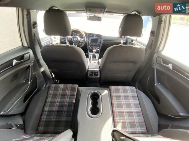 Белый Фольксваген Гольф ГТИ, объемом двигателя 1.98 л и пробегом 86 тыс. км за 15600 $, фото 15 на Automoto.ua