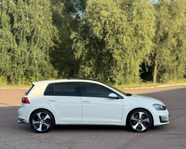 Белый Фольксваген Гольф ГТИ, объемом двигателя 2 л и пробегом 171 тыс. км за 13500 $, фото 2 на Automoto.ua