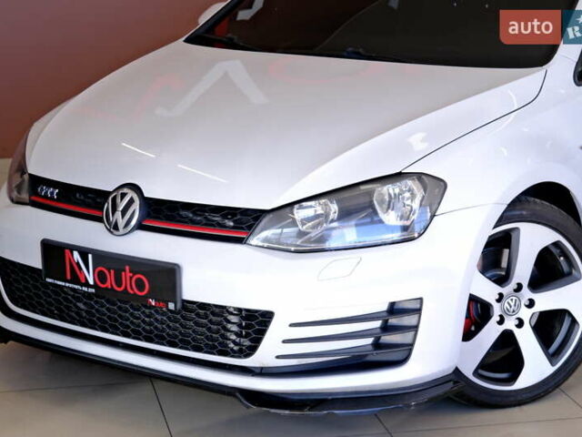 Белый Фольксваген Гольф ГТИ, объемом двигателя 2 л и пробегом 194 тыс. км за 11900 $, фото 10 на Automoto.ua