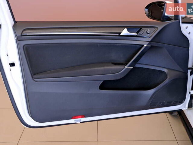 Белый Фольксваген Гольф ГТИ, объемом двигателя 2 л и пробегом 194 тыс. км за 11900 $, фото 28 на Automoto.ua