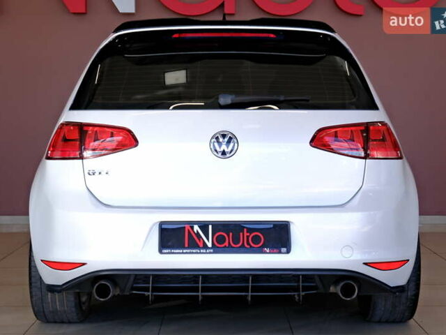 Белый Фольксваген Гольф ГТИ, объемом двигателя 2 л и пробегом 194 тыс. км за 11900 $, фото 12 на Automoto.ua