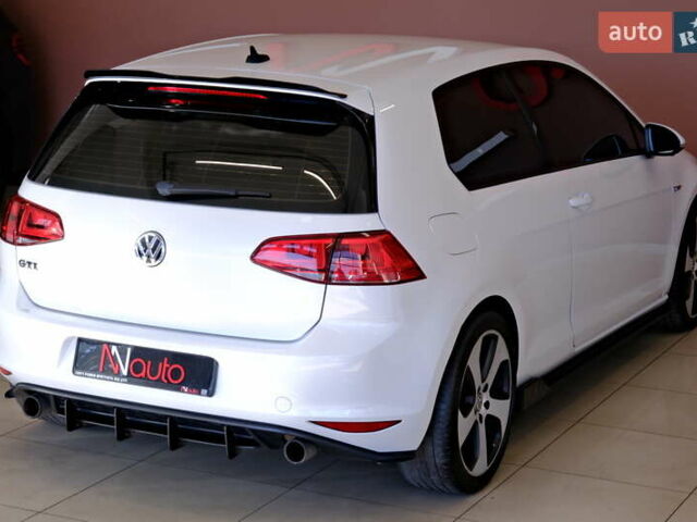 Белый Фольксваген Гольф ГТИ, объемом двигателя 2 л и пробегом 194 тыс. км за 11900 $, фото 13 на Automoto.ua