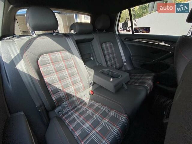 Белый Фольксваген Гольф ГТИ, объемом двигателя 1.98 л и пробегом 86 тыс. км за 15600 $, фото 11 на Automoto.ua