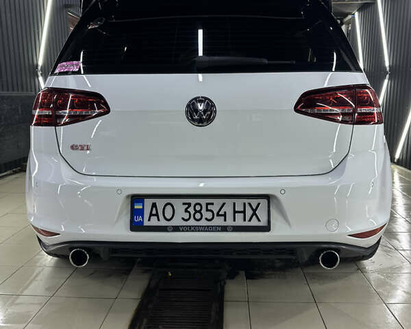 Белый Фольксваген Гольф ГТИ, объемом двигателя 1.98 л и пробегом 140 тыс. км за 15000 $, фото 3 на Automoto.ua