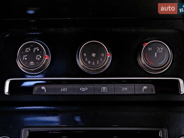 Белый Фольксваген Гольф ГТИ, объемом двигателя 2 л и пробегом 194 тыс. км за 11900 $, фото 21 на Automoto.ua