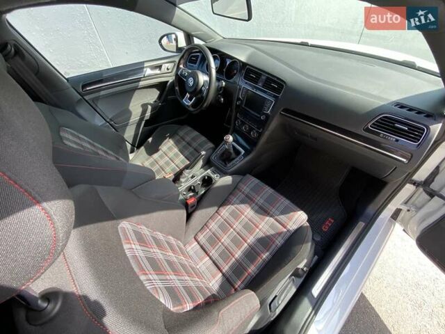 Белый Фольксваген Гольф ГТИ, объемом двигателя 1.98 л и пробегом 86 тыс. км за 15600 $, фото 12 на Automoto.ua