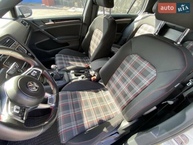 Белый Фольксваген Гольф ГТИ, объемом двигателя 1.98 л и пробегом 86 тыс. км за 15600 $, фото 19 на Automoto.ua