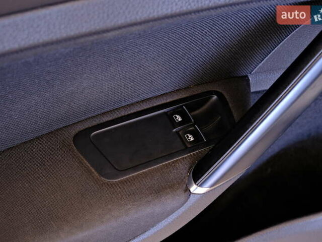 Белый Фольксваген Гольф ГТИ, объемом двигателя 2 л и пробегом 194 тыс. км за 11900 $, фото 17 на Automoto.ua