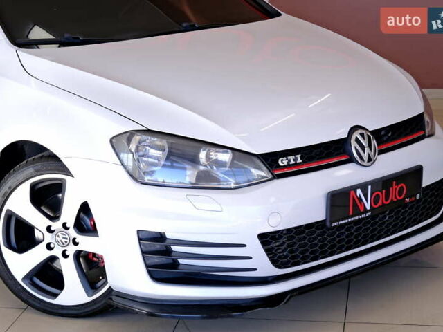 Белый Фольксваген Гольф ГТИ, объемом двигателя 2 л и пробегом 194 тыс. км за 11900 $, фото 6 на Automoto.ua