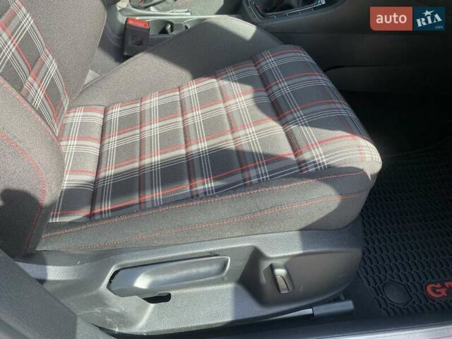 Белый Фольксваген Гольф ГТИ, объемом двигателя 1.98 л и пробегом 86 тыс. км за 15600 $, фото 14 на Automoto.ua